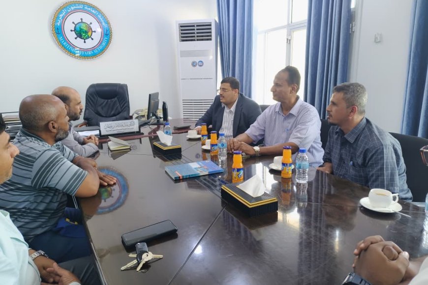 مدير شركة النفط بساحل حضرموت يزور هيئة الشئون البحرية لمناقشة سبل تعزيز متطلبات السلامة وتنسيق الجهود