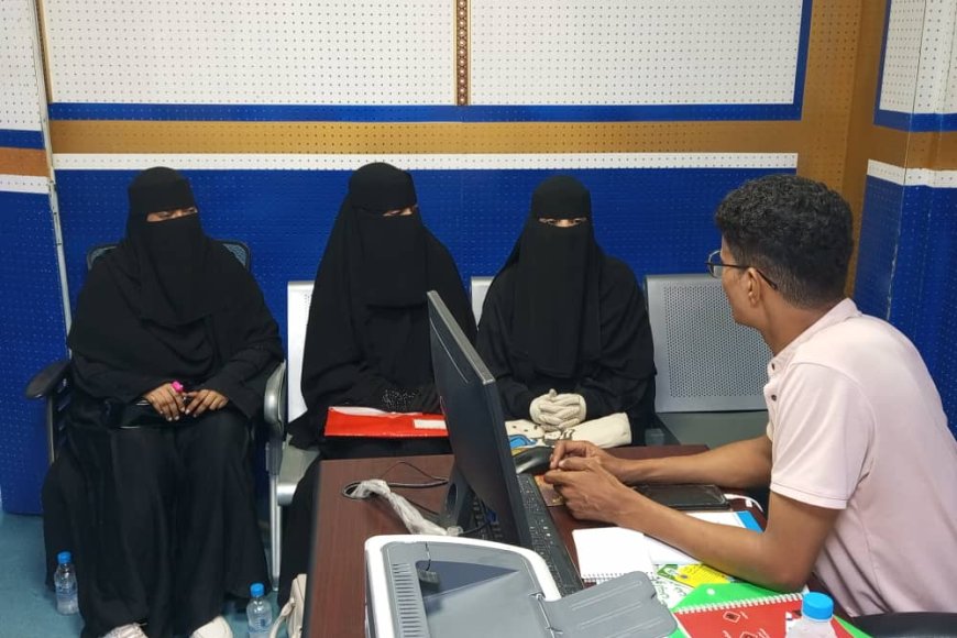 حقان يطلع على أنشطة وبرامج فريق عطايا الخير للأعمال التطوعية المجتمعية بالمكلا