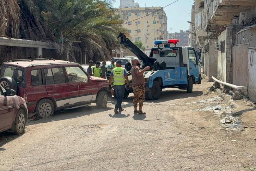 تدشين حملة سحب هياكل السيارات المتهالكة في المعلا