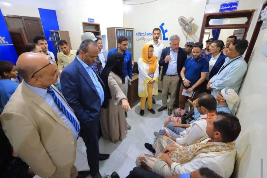 سفير الاتحاد الأوروبي يطّلع على برامج معهد احتراف