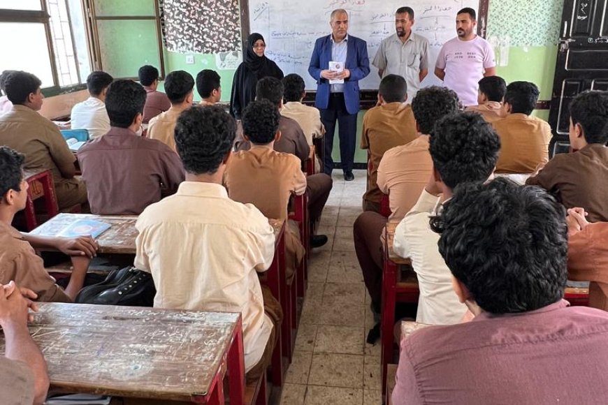 وزير التربية (العبادي) ينفذ زيارة مفاجئة لثانوية احمد حامد خليفة للبنين بعدن&nbsp;