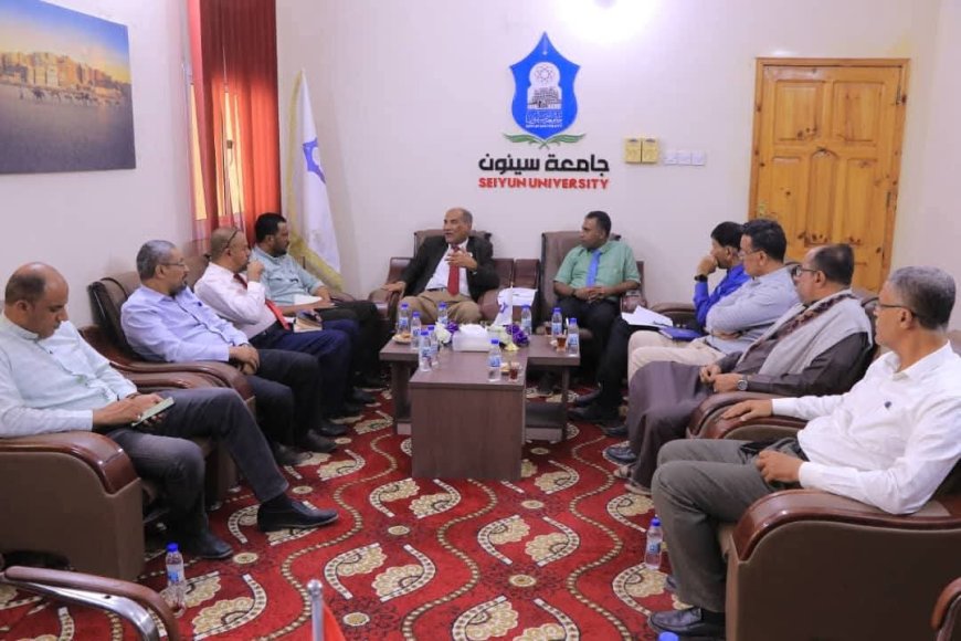 رئيس جامعة سيئون يبحث مع مؤسسة صلة للتنمية تعزيز برنامج المنح الدراسية وتوجيهه نحو التخصصات الحيوية