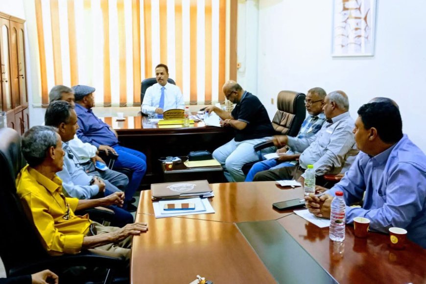 بناءً على توجيهات الوزير السقطري:اجتماع يناقش سير عمل نشاط جمع البيانات في مراكز الإنزال السمكي