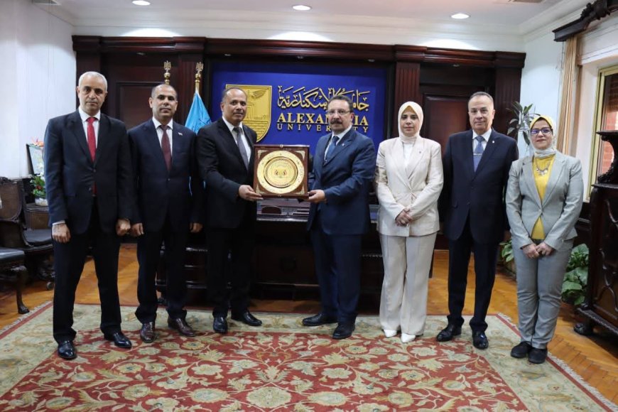 المستشار الثقافي بجمهورية مصر يبحث مع القائم بأعمال رئيس جامعة الإسكندرية أوضاع الطلاب اليمنيين