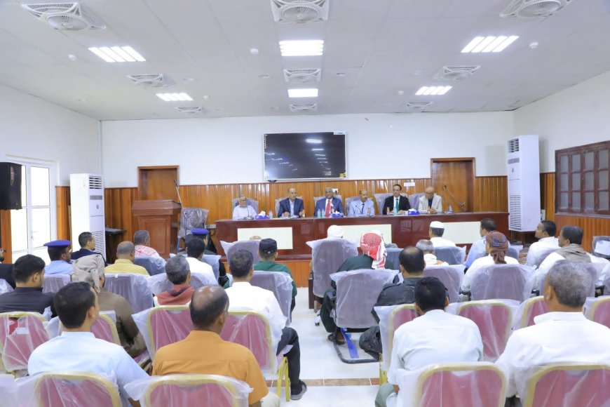 وزير الإدارة المحلية ووكيل محافظة حضرموت يترأسان اجتماعي المكتب التنفيذي بمديريتي سيئون وتريم