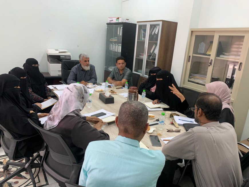 كلية الصيدلة بجامعة عدن تعقد اجتماعها الدوري لشهر مارس 