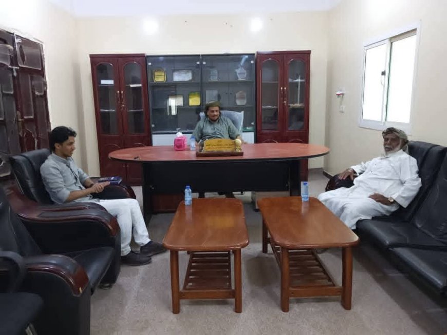 أمين عام محلي حصوين يلتقي ممثل مشروع الأشغال العامة لمناقشة مشروع الجابيونات