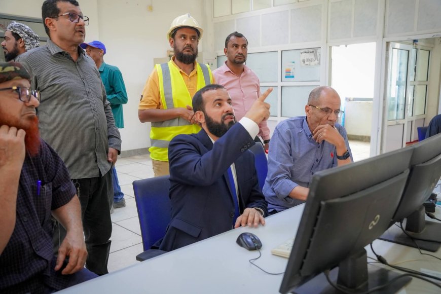 محافظ أبين يزور مصنع الوحدة للأسمنت بمديرية خنفر