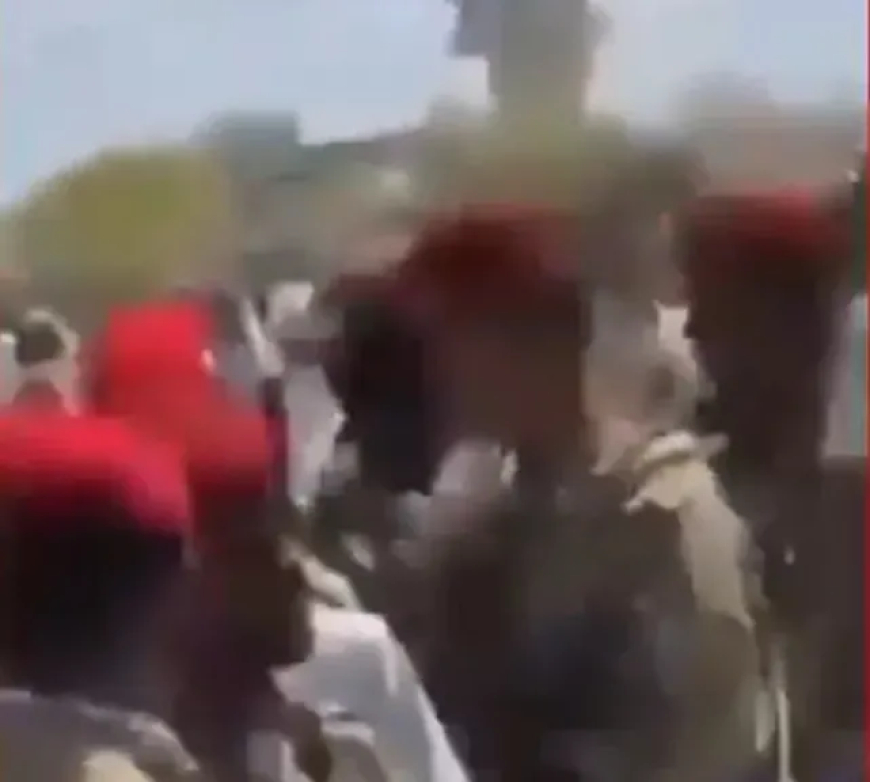 فيديو صادم لعملية اغتيال (رئيس دولة عربية) بقذائف الهاون لحظة هبوط طائرته