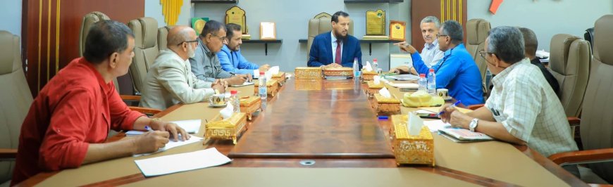 المحافظ شيخ يناقش مع قيادتي الأشغال وشرطة السير سبل تطوير العمل ومعالجة إشكاليات الطرق