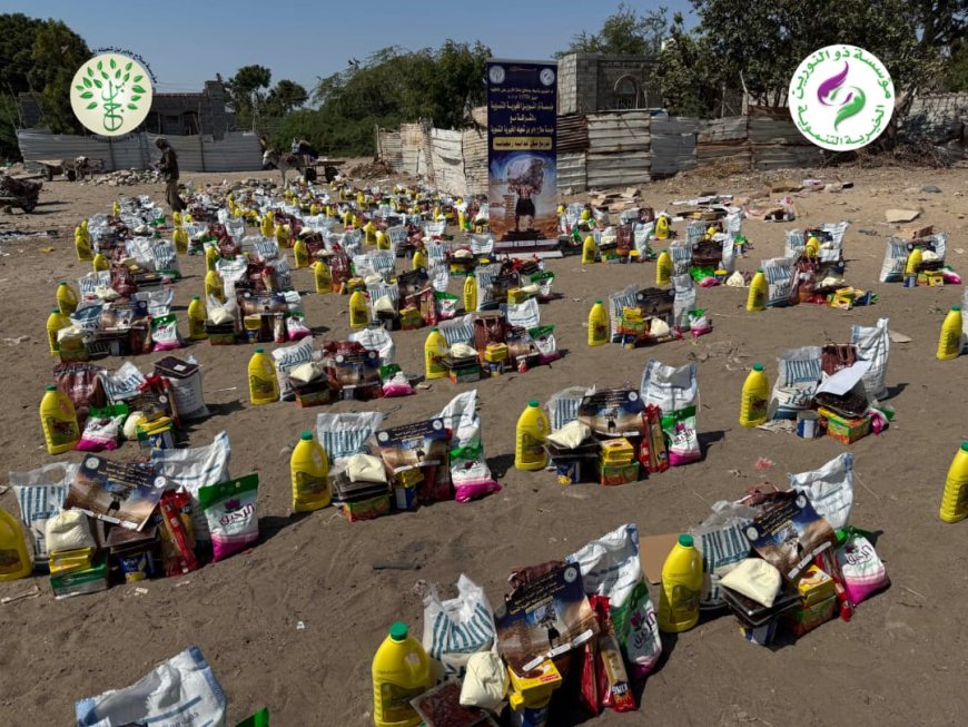 ذو النورين وشعيله يوزعان سلالًا غذائية متكاملة على الفئات المستضعفة في كافة مناطق الكود بأبين