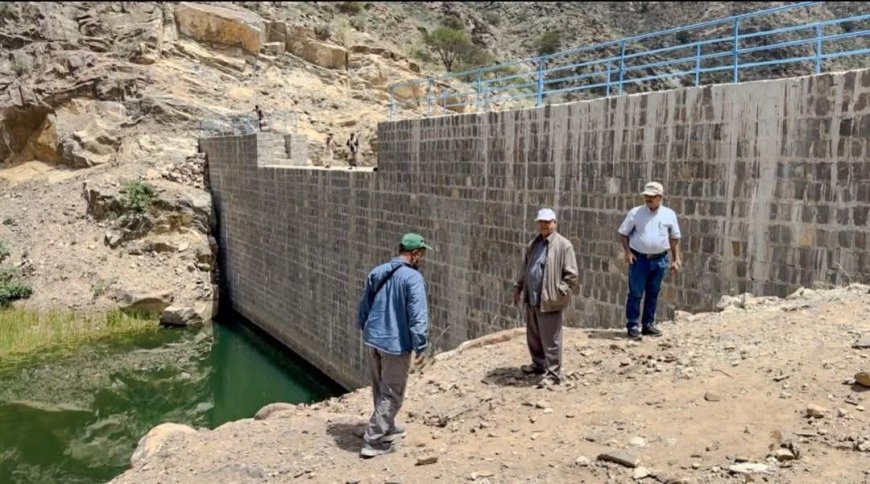 لجنة من وزارة الزراعة تستلم سدّي كلتاه والناشع في الضالع 