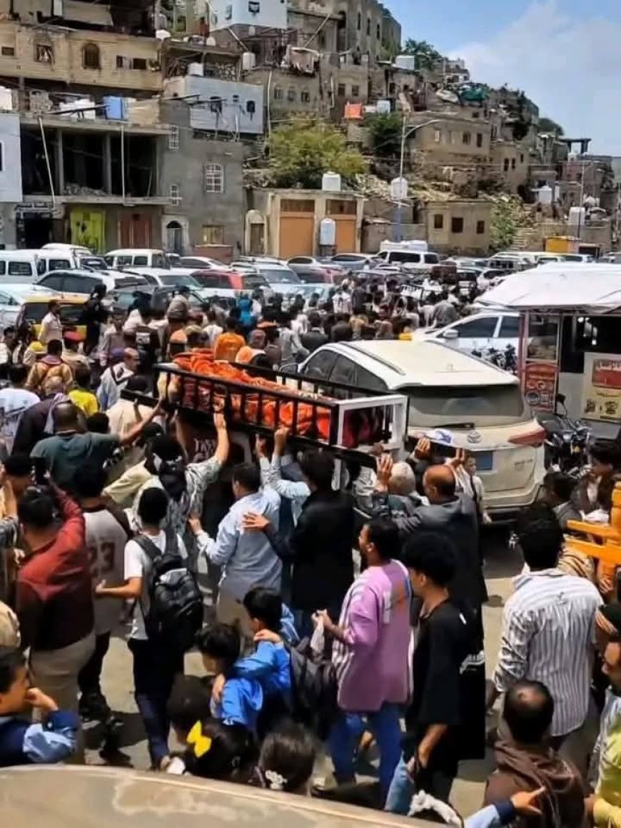 تعز..تشييع مهيب لطفل استشهد برصاص قناص تابع لمليشيا الحوثي
