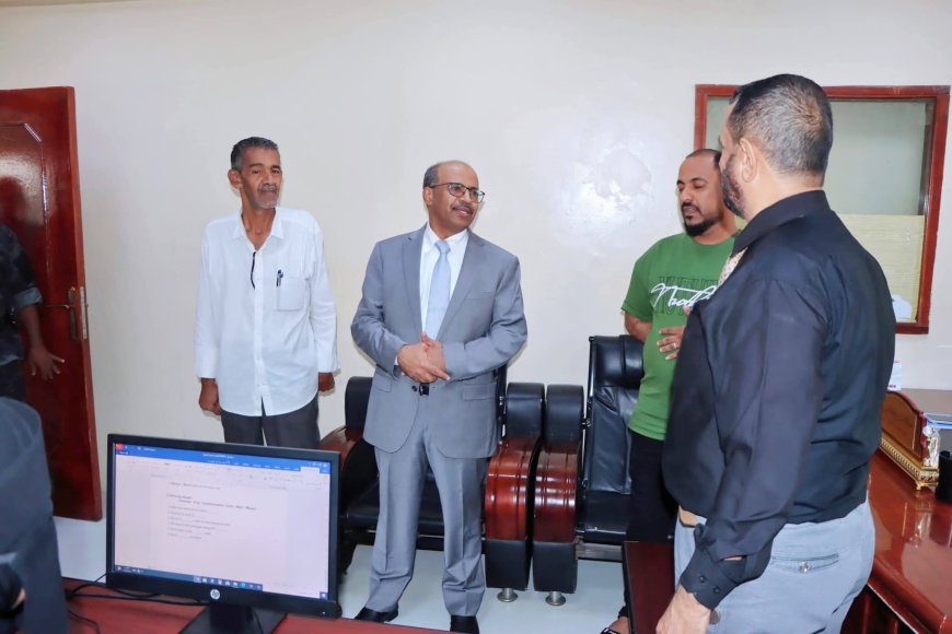 وزير النفط والمعادن يتفقد سير العمل في ديوان الوزارة ويشيد بمستوى الانضباط