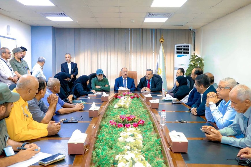 وزير النقل يتفقد سير العمل و مستوى الأداء في مطار عدن الدولي