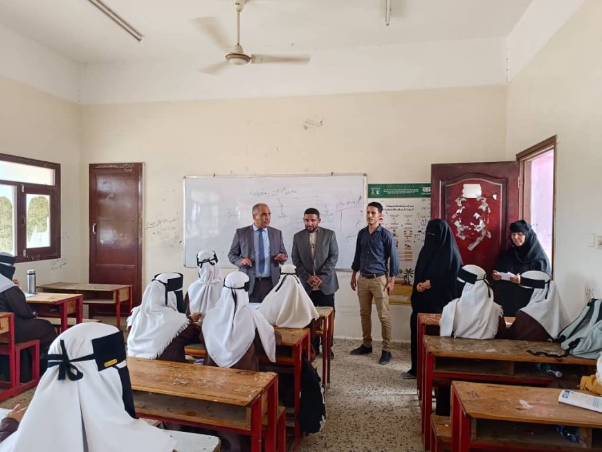 ​في زيارة تفقدية مفاجئة.. وزير التربية والتعليم  (العبادي) يطلع على سير العملية التعليمية بمدارس مدينة الشعب في مديرية البريقة