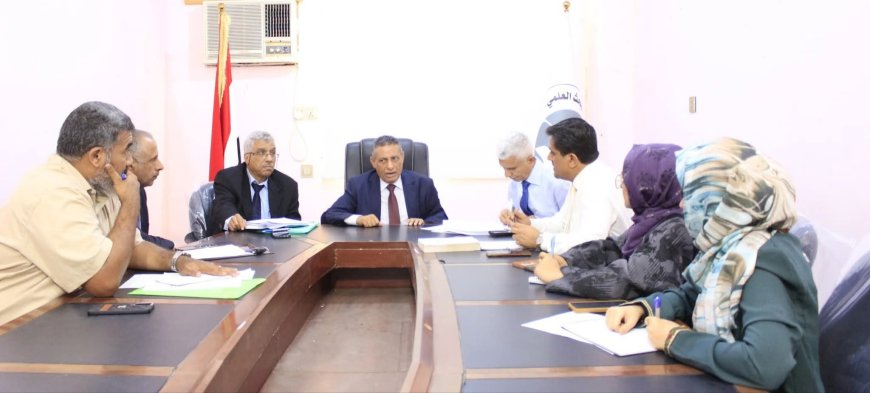 وزير التعليم العالي يترأس الاجتماع الأول للجنة إعداد اللائحة التنفيذية لقانون التعليم العالي رقم ١٣ لعام ٢٠١٠م