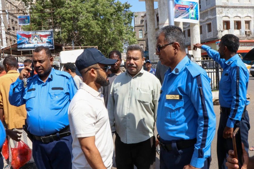 حملة ميدانية لتنظيم حركة السير والأسواق بمديرية صيرة بعدن