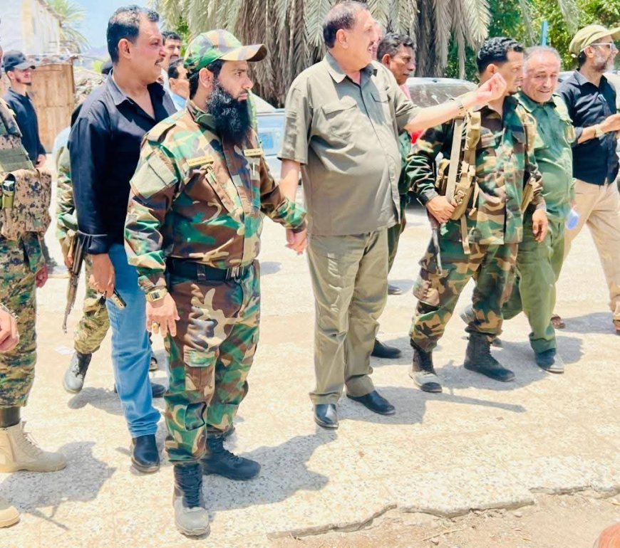 مدير أمن عدن يتفقد إدارة مكافحة المخدرات ويؤكد المضي في تطوير قدراتها وضرب شبكات التهريب.