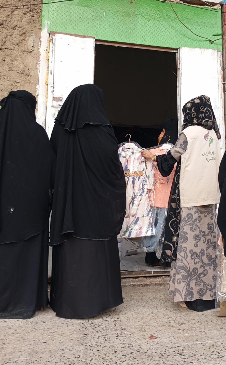 ذو النورين وبن شعيله تواصلان توزيع كسوة العيد