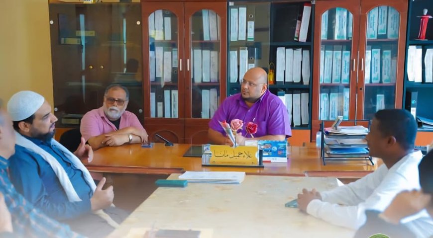 مدير تربية صيرة يناقش مع مؤسسة الهجرة سبل تحسين العملية التعليمية بالمديرية