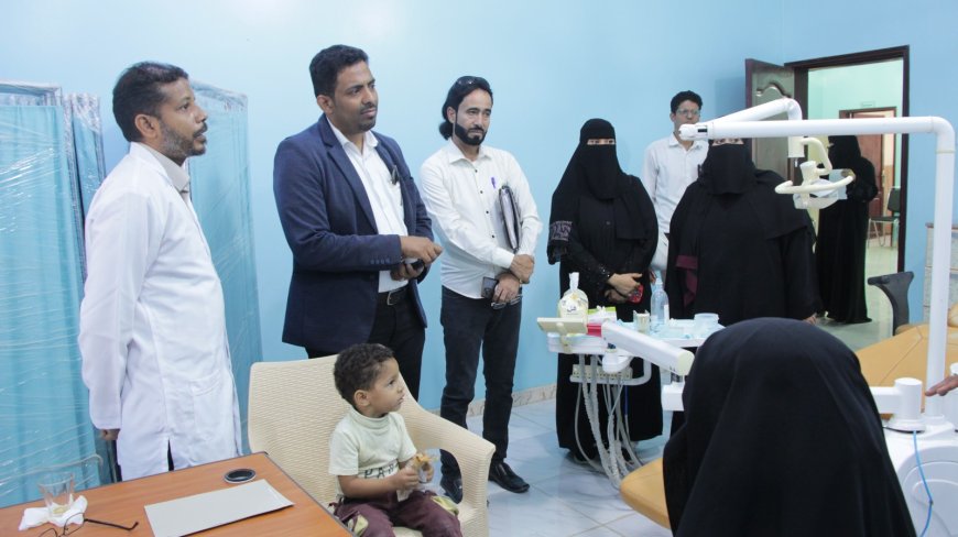 مدير مكتب وزارة الصحة العامة والسكان بساحل حضرموت يطلع على نشاط دائرة الصحة المدرسية