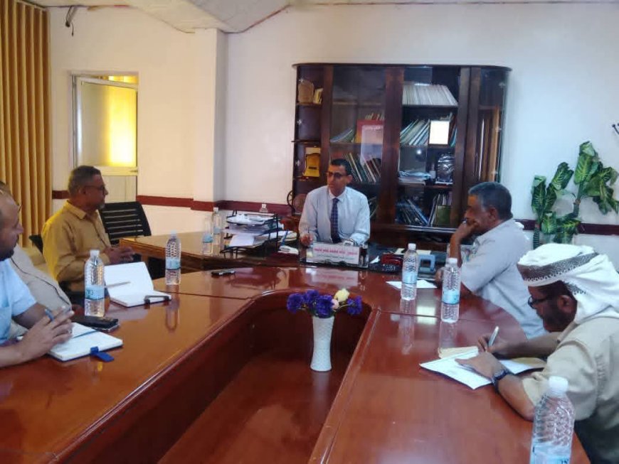 مدير عام مكتب الصحة بلحج يلتقي وفد منظمة ادرا لمناقشة تداخلتها وتمديد فترة عملها 