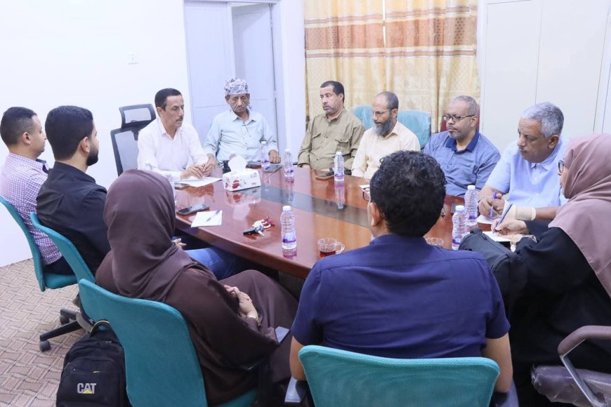 مناقشة آلية تنفيذ المرحلة الثانية من مشروع تعزيز الوعي الصحي لزيادة الطلب على التحصين في مديريتي تريم والقطن