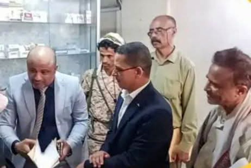 نيابة الصناعة والتجارة بتعز تنفذ نزولاً ميدانياً لضبط سوق الدواء وتلزم الشركات بطباعة الأسعار على العبوات