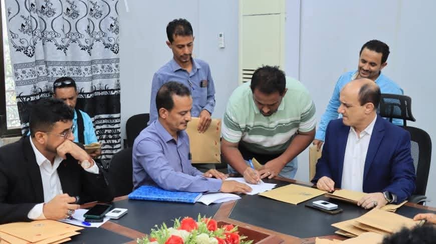 برئاسة مدير عام دارسعد لجنة فتح المظاريف والمناقصات تستعرض العطاءات المقدمة لتنفيذ 6 مشاريع خدمية لهذا العام