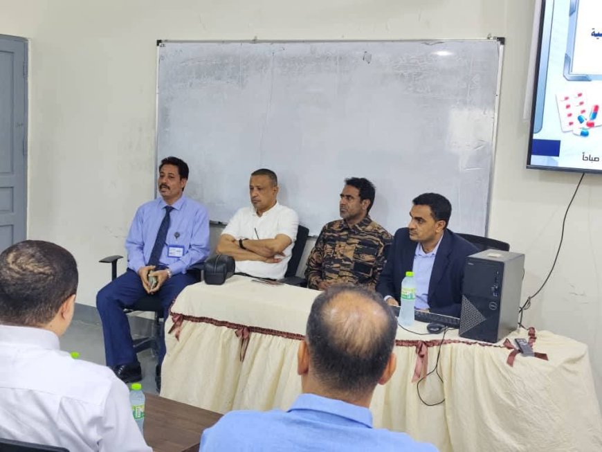 فريق هيئة الأدوية يلتقي وكيل أول سقطرى ويبحث تحديات القطاع الدوائي ويعزز التوعية بالسلامة الدوائية.