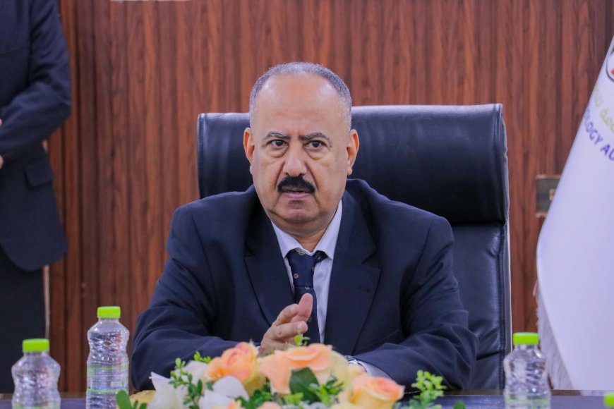 وزير النقل يوجه شركة "طيران عدن" بترتيب رحلة مستعجلة لنقل العالقين في مطار القاهرة