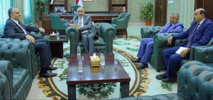 عضو مجلس القيادة الصبيحي يشدد على معالجة الوضع الاقتصادي وانتظام صرف رواتب موظفي الدولة