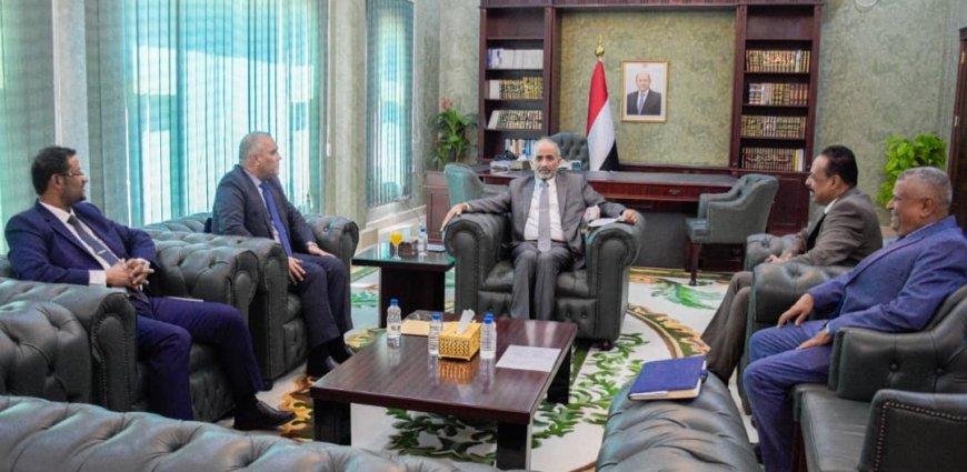 عضو مجلس القيادة الصبيحي يطلع على سير العملية التعليمية ومستوى الأعمال في مشاريع الطرقات