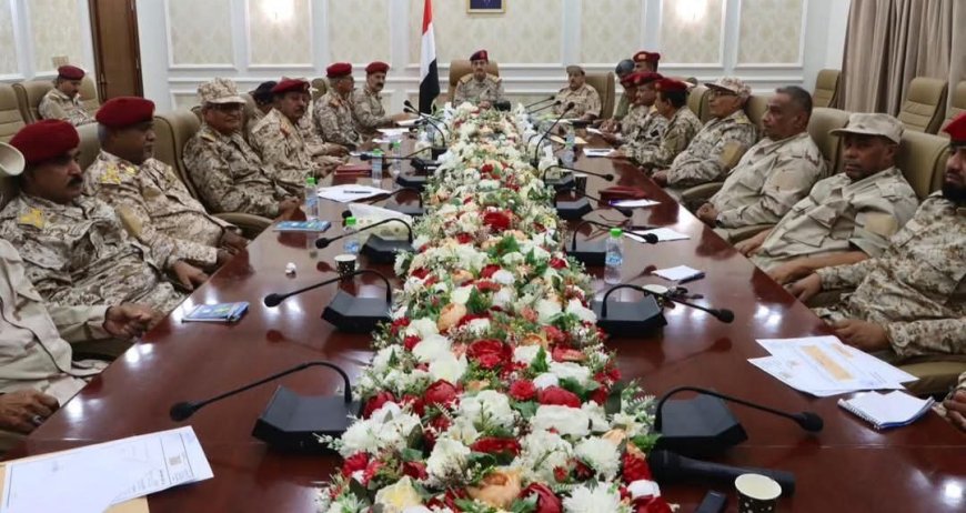 وزير الدفاع يجتمع بهيئة القوى البشرية ويشدد على مواصلة جهود ضبط البيانات