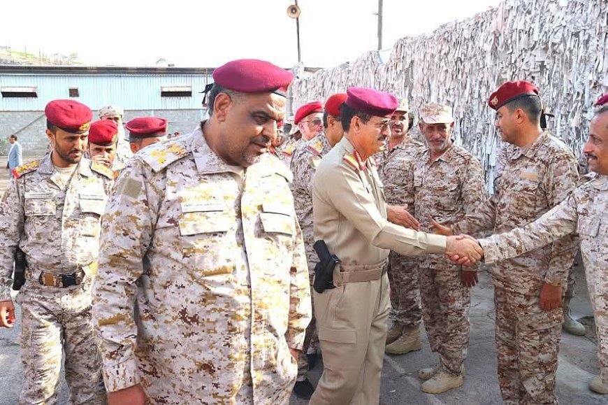 وزير الدفاع يتفقد القاعدة الإدارية بعدن ومستشفى باصهيب العسكري