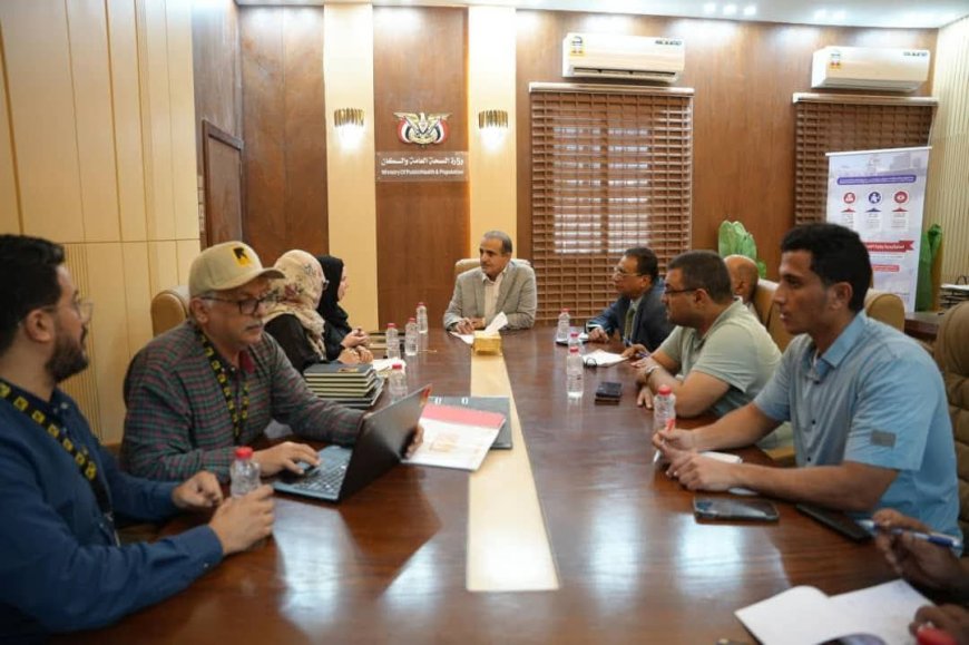 وزير الصحة يبحث مع لجنة الإنقاذ الدولية تعزيز الشراكة بالمشاريع الصحية 