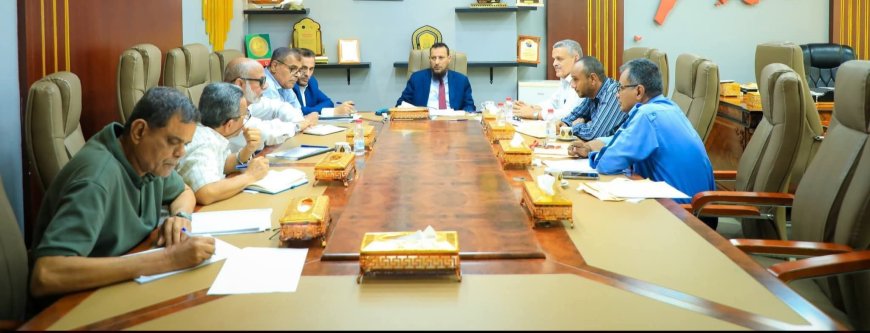 المحافظ عبدالرحمن شيخ يوجّه ببدء المرحلة الأولى من مشروع تأهيل شوارع وطرق مديريات العاصمة عدن