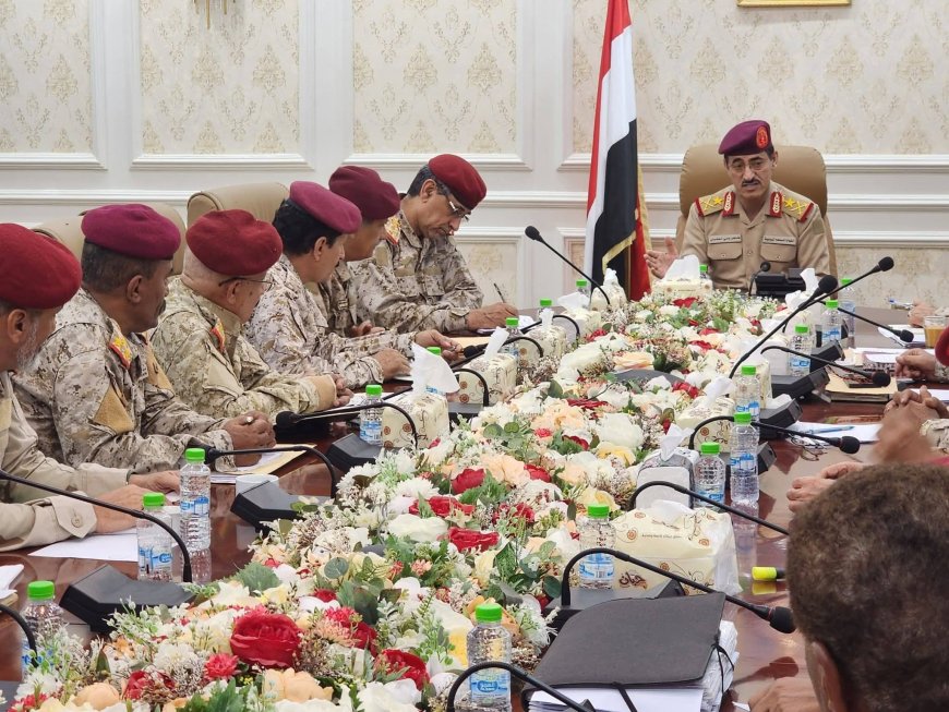 وزير الدفاع يعقد اجتماعا بهيئة التدريب والتأهيل ويوجه بمضاعفة الجهود لرفع كفاءة القوات المسلحة