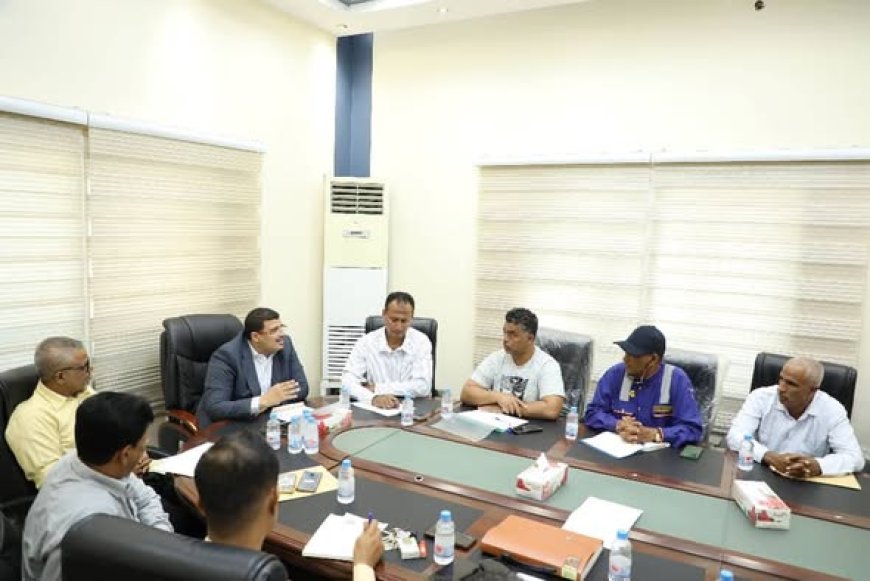 المدير العام لشركة النفط بساحل حضرموت يلتقي مدراء الإدارات لمناقشة خطط العمل القادمة.
