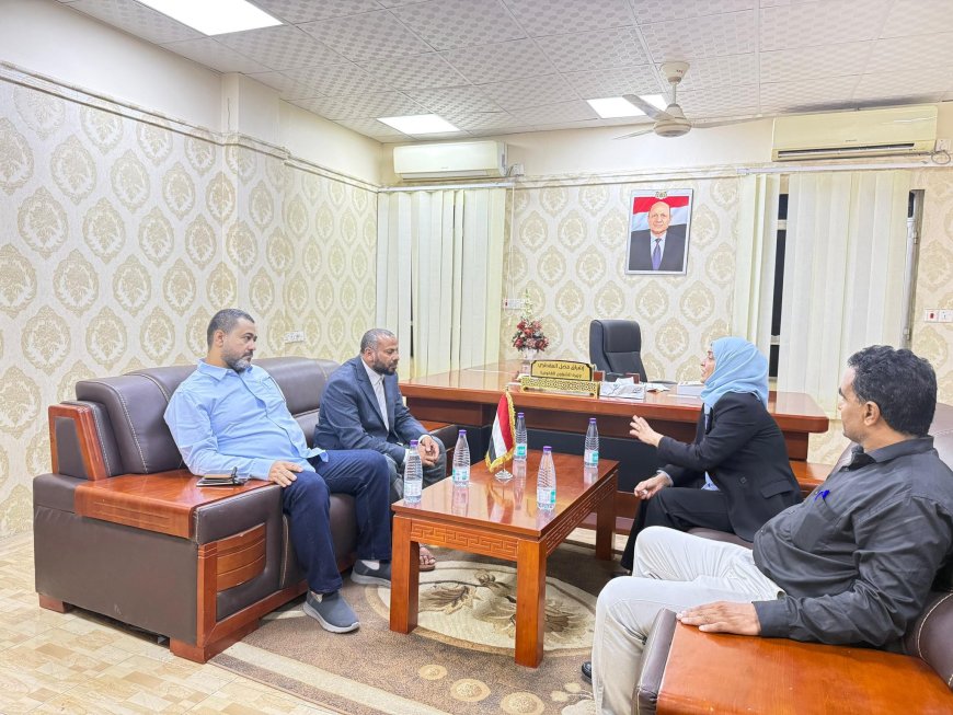 وزيرة الشؤون القانونية تبحث مع محافظ الضالع تعزيز الرقابة القانونية وحماية المال العام