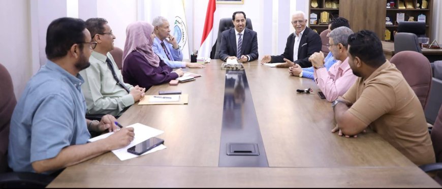 الوزير البكري يلتقي مدير مكتب شباب عدن "الجديد" ويؤكد دعم الأندية