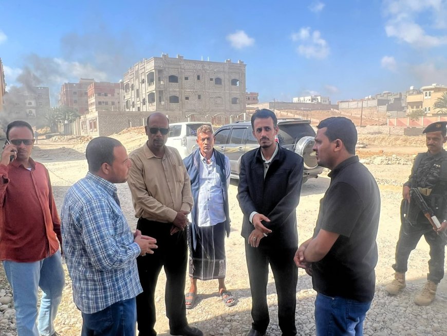 وكيل المحافظة الجيلاني يتفقد عددا من المشاريع الخدمية والتعليمية بمدينة المكلا