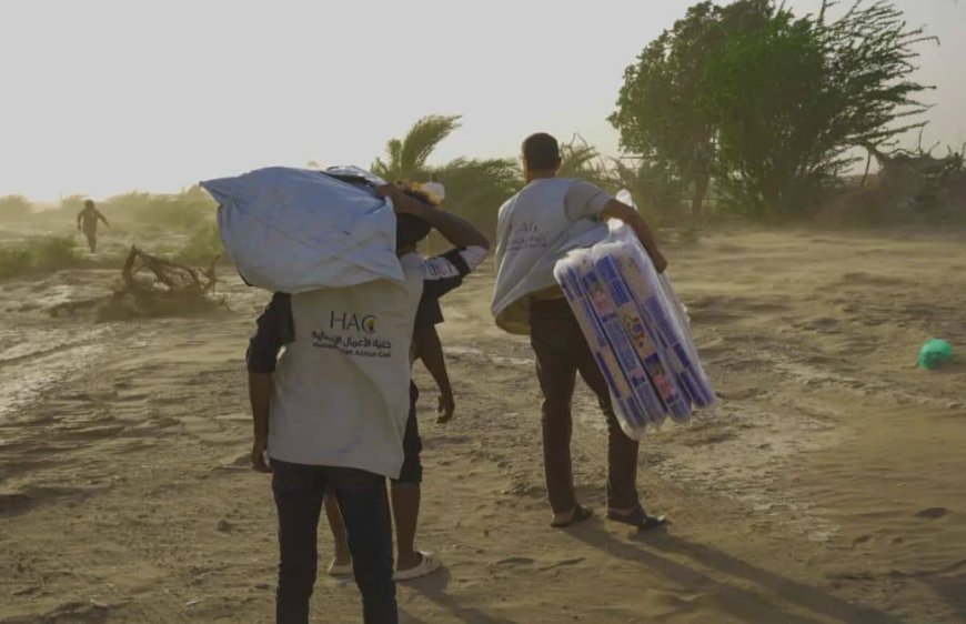 تعز...خلية الأعمال الإنسانية تتحرك لإغاثة أسر منكوبة بالحرائق والسيول في ريف المخا.