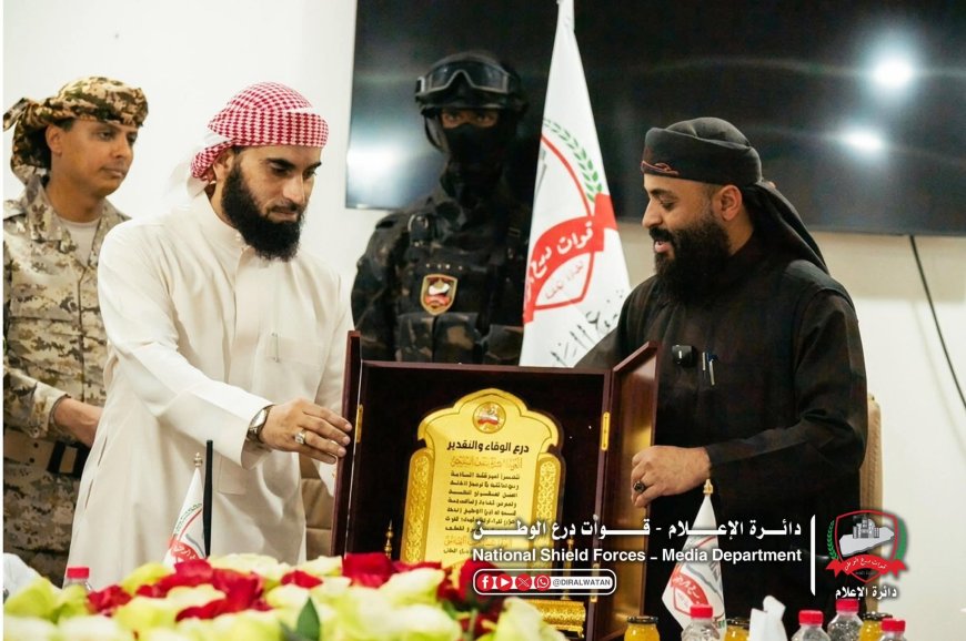 عاجل ..تنفيذاً لقرارات الرئاسي.. تسليم قيادة قوات درع الوطن في عدن