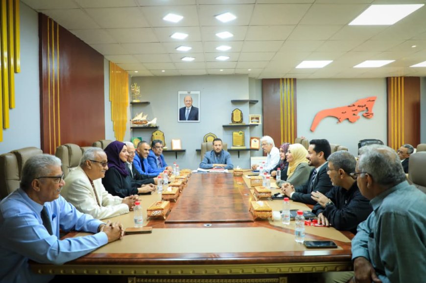 محافظ عدن يلتقي مديري العموم المكلفين حديثًا  ويؤكد أهمية العمل بروح الفريق الواحد