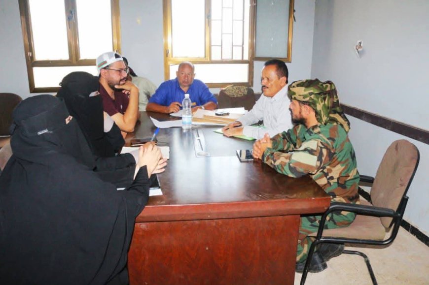 غانم يجتمع باعضاء الهيئة الإدارية للمجلس المحلي بالمديرية ويلتقي مع فريقي منظمة "أوكسفام" وهيئة المساحة الجيولوجية 