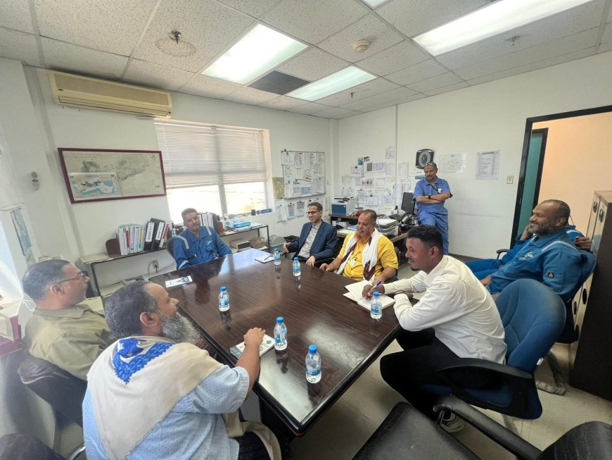 مدير عام الشؤون الاجتماعية يزور ميناء الضبة النفطي ويتفقد أوضاع العمالة في شركات المقاولات 