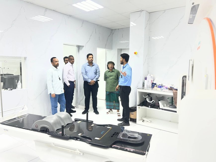 مدير صحة حضرموت يطلع على نشاط مركز المكلا الخيري للعلاج الاشعاعي