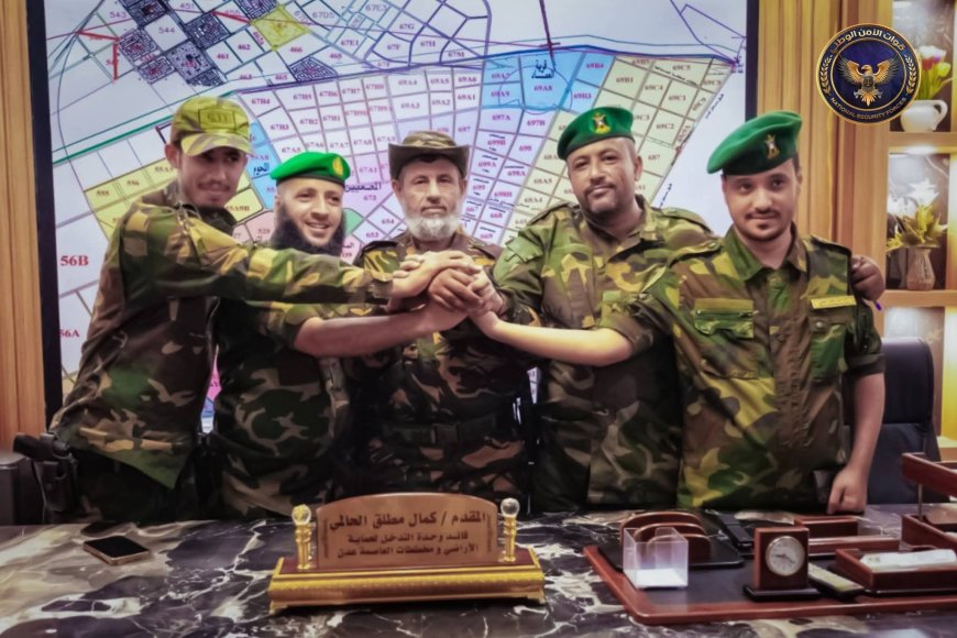 عاجل ..بحضور اللواء عبدالسلام الجمالي.. إجراء عملية الاستلام والتسليم بين قيادة وحدة حماية الأراضي السلف والخلف